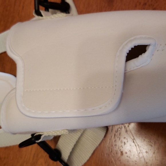 NEW 24 or 32 ounce 🍾Bottle/🥤 Cup Holder Off White w/ zipper pockets - Picture 8 of 8